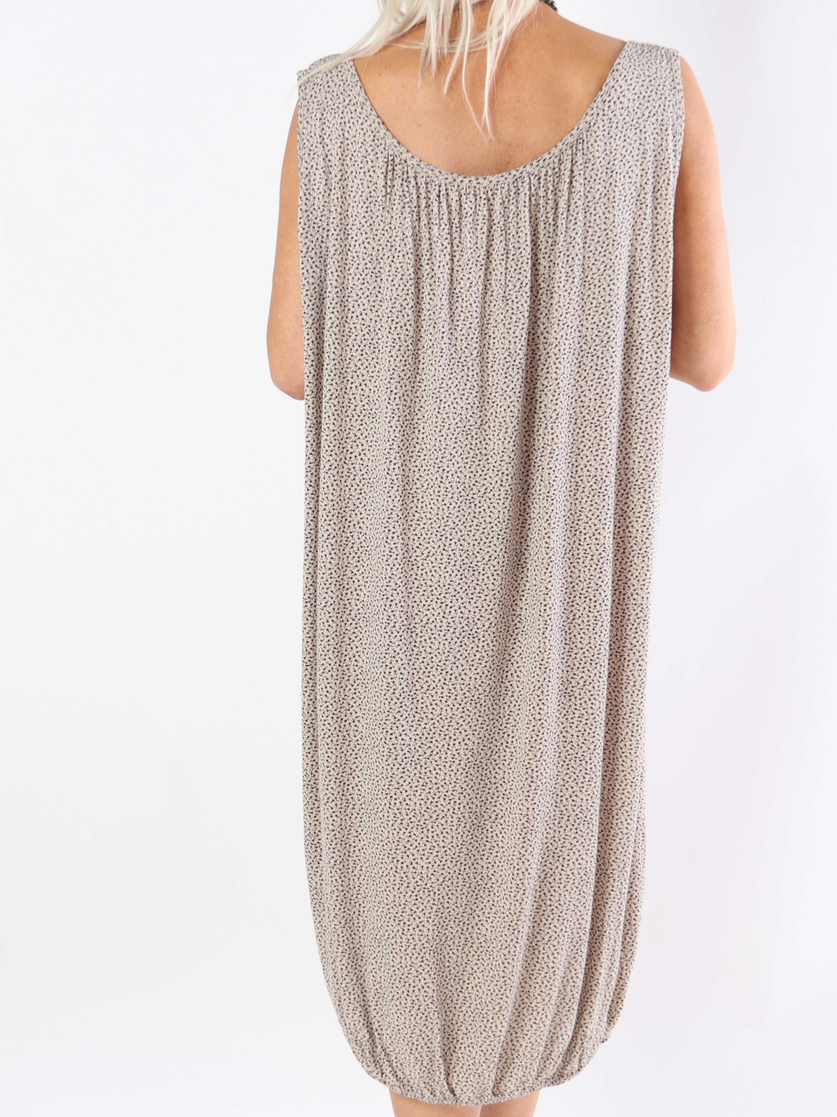 Miracle Flower Sleeveless Dress - Plus size kjole i viskose med elastik